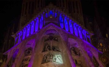 Vuelve la iluminación de la fachada de la Pasión de la Sagrada Familia