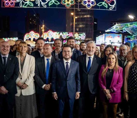 Barcelona da la bienvenida a la Feria de Abril Barcelona da la bienvenida a la Feria de Abril