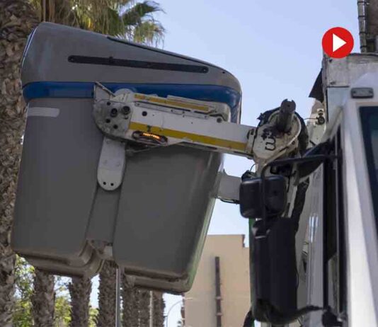 Ciutat Vella cambia los contenedores de papel y plástico Ciutat Vella cambia los contenedores de papel y plástico