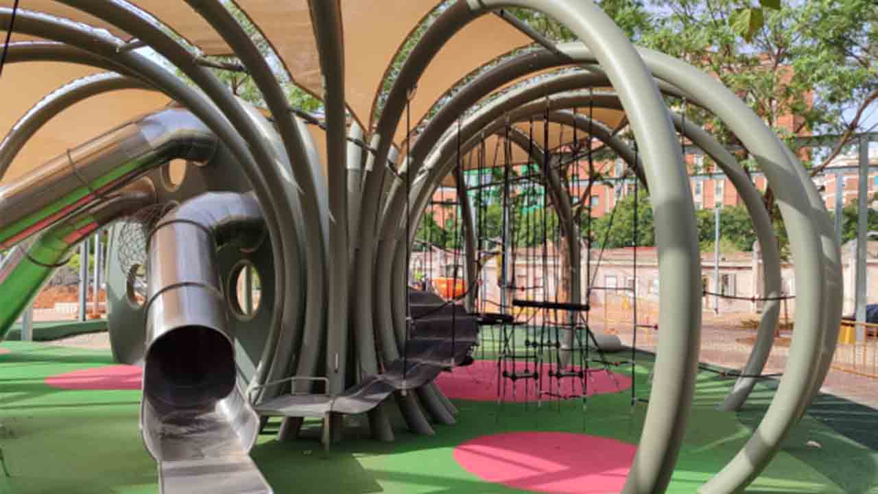 Abre al público el nuevo parque de la Colònia Castells en Les Corts