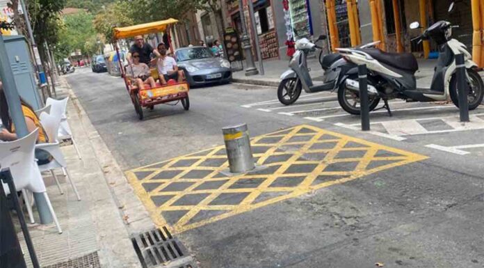El entorno del Park Güell blinda las calles contra la movilidad El entorno del Park Güell blinda las calles contra la movilidad