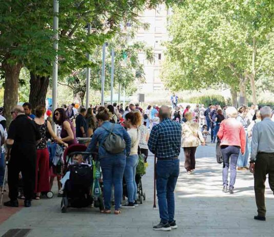 Fiesta de la primavera en el parque de Antonio Santiburcio de Sant Andreu Fiesta de la primavera en el parque de Antonio Santiburcio de Sant Andreu