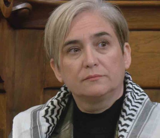 Con la última querella archivada contra Colau, ya son 19 La fiscalía pide archivar otra querella contra Colau, lo que sería la número 20