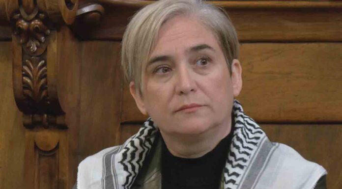 Con la última querella archivada contra Colau, ya son 19 La fiscalía pide archivar otra querella contra Colau, lo que sería la número 20