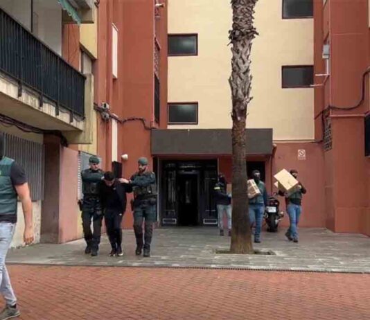Macro operación contra las bandas latinas en Nou Barris y Hospitalet Macro operación contra las bandas latinas en Nou Barris y Hospitalet