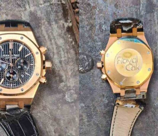 Pillan a un hombre que acabada de robar un reloj de lujo en la Barceloneta Pillan a un hombre que acabada de robar un reloj de lujo en la Barceloneta