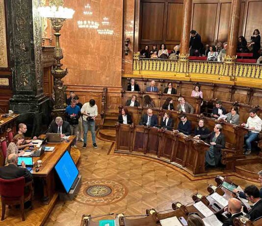 Aprobado el incremento de la tasa turística hasta los 4 euros diarios El PSC llevará al pleno el reconocimiento del estado palestino