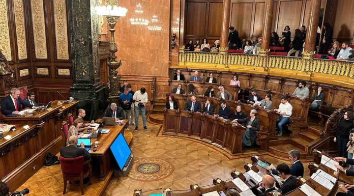 Aprobado el incremento de la tasa turística hasta los 4 euros diarios El PSC llevará al pleno el reconocimiento del estado palestino