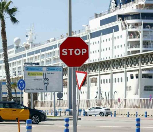 Cinco detenidos por los visados falsos a los bolivianos retenidos en el puerto Retenido en crucero MSC Armonia en el Puerto de Barcelona con 69 ciudadanos bolivianos
