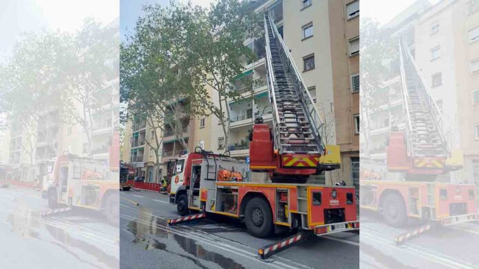 Se incendia el balcón de una vivienda en Fabra i Puig