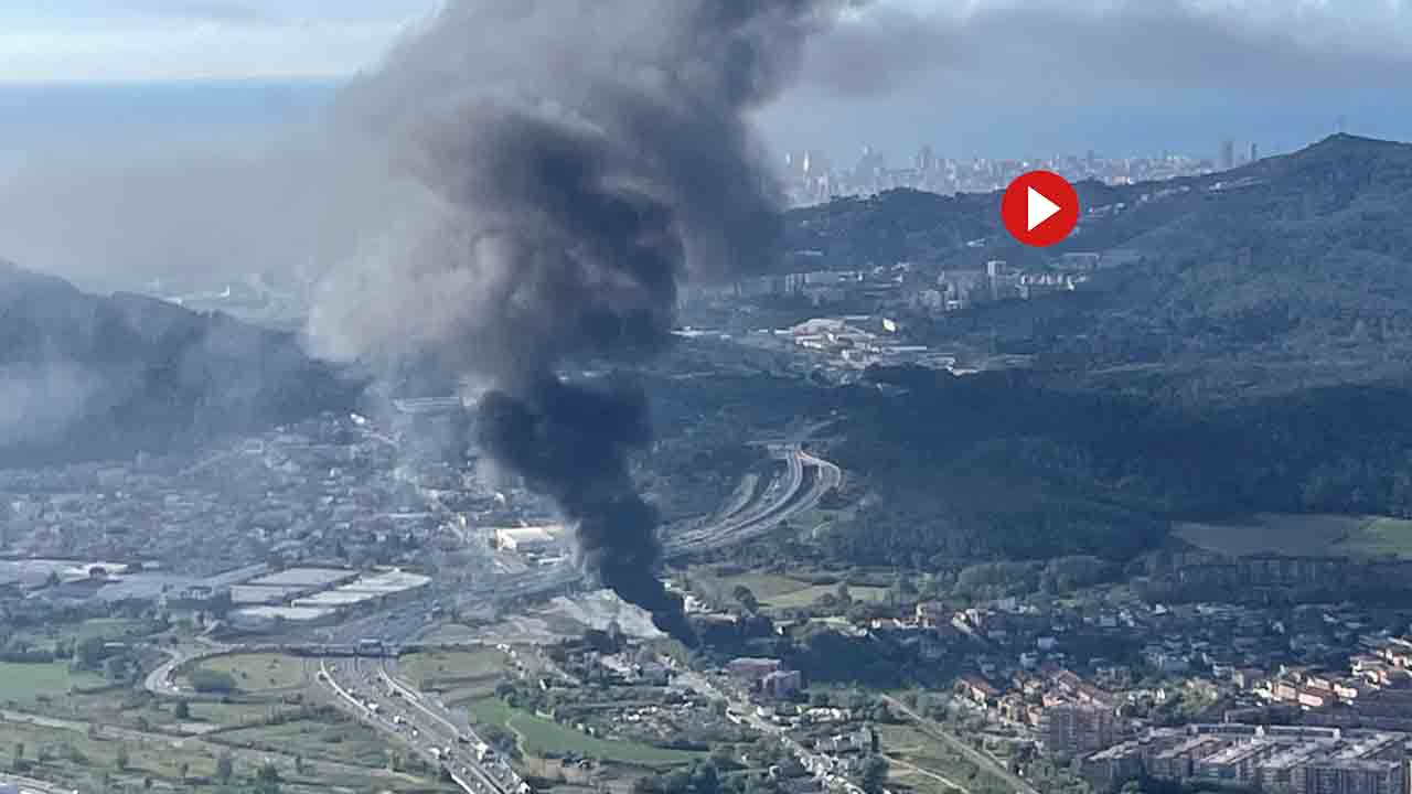 Un incendio en Montcada provoca una gran columna de humo