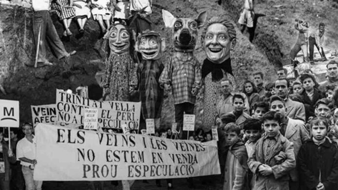 Una gran exposición llena las calles de la Trinitat Vella Una gran exposición llena las calles de la Trinitat Vella
