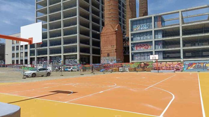 A punto el nuevo Parque de las Tres Chimeneas del Poble-sec