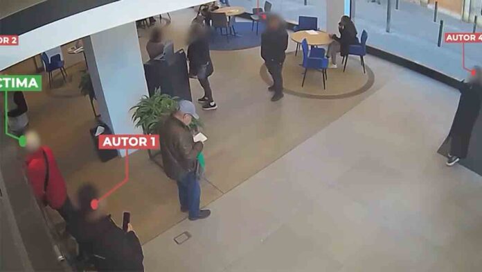 Así roban las tarjetas a las personas mayores en los cajeros