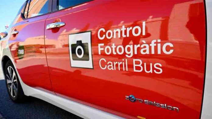 Comienza a multar el coche que detecta los vehículos parados en el carril bus