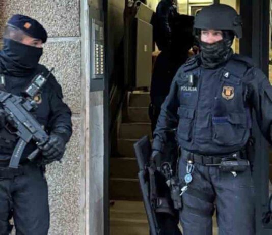 Detenido el hombre que roció con lejía a la trabajadora de una gasolinera Dispositivo de los Mossos contra una organización especializada en asaltos violentos