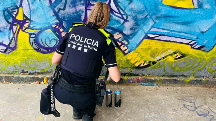 Dispositivo para reducir pintadas y grafitis no autorizados en espacios públicos