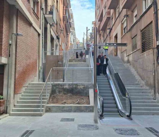 Entran en funcionamiento las escaleras mecánicas de la Baixada de la Glòria Entran en funcionamiento las escaleras mecánicas de la Baixada de la Glòria