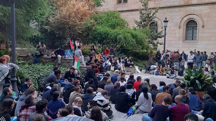 Estudiantes acampan en la UB para denunciar el genocidio en Palestina