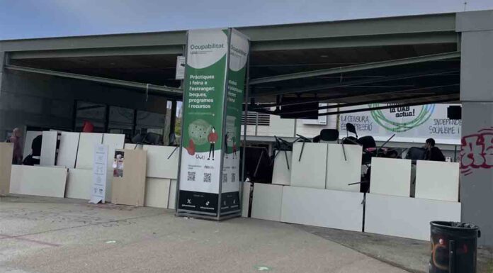 Estudiantes pro Palestina cortan el acceso a los FGC Estudiantes pro Palestina cortan el acceso a los FGC