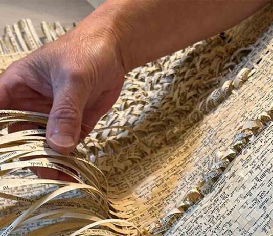 Francesca Poza: El papel como materia y el hilo como símbolo Francesca Poza: El papel como materia y el hilo como símbolo