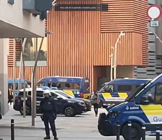 Fuerte dispositivo policial para desalojar el espacio ‘La Tancada’ Fuerte dispositivo policial para desalojar el espacio 'La Tancada'