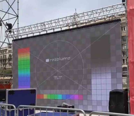 Instalan la pantalla gigante en la plaza Catalunya para la final de la Champions Instala la pantalla gigante en la plaza Catalunya para la final de la Champions