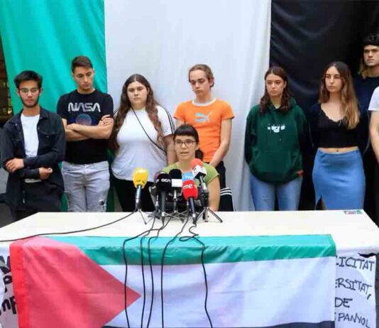 Los estudiantes levantan la acampada pro Palestina de la UB