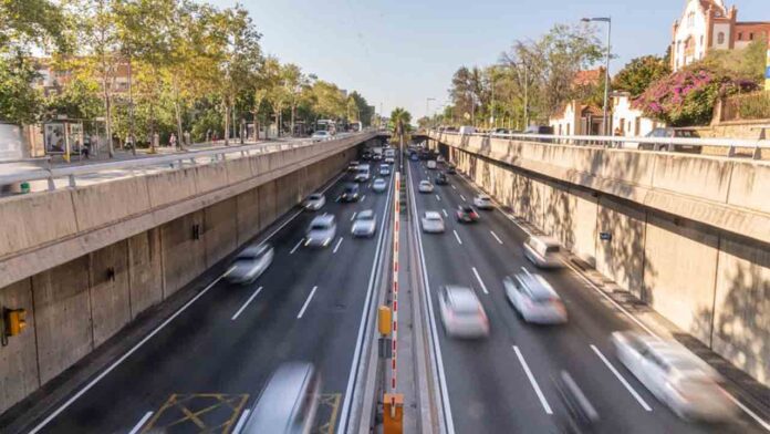 Medio millón de vehículos saldrán del área de Barcelona este fin de semana