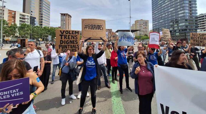 Protesta en la Estación de Sants para pedir mejoras en Rodalies Protesta en la Estación de Sants para pedir mejoras en Rodalies