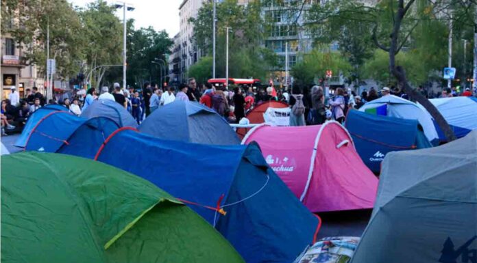 Acampada en Plaça Universitat en solidaridad con Palestina Acampada en Plaça Universitat en solidaridad con Palestina
