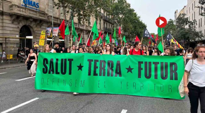Concentración ecologista en el Arco del Triunfo contra la crisis ecosocial Concentración ecologista en el Arco del Triunfo contra la crisis ecosocial