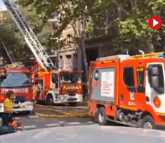 Desalojan a los vecinos de un edificio en la calle Industria por un incendio Desalojan a los vecinos de un edificio en la calle Industria por un incendio