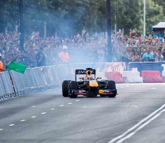 En marcha la exhibición de la F1 en el paseo de Gràcia En marcha la exhibición de la F1 en el paseo de Gràcia el día 19