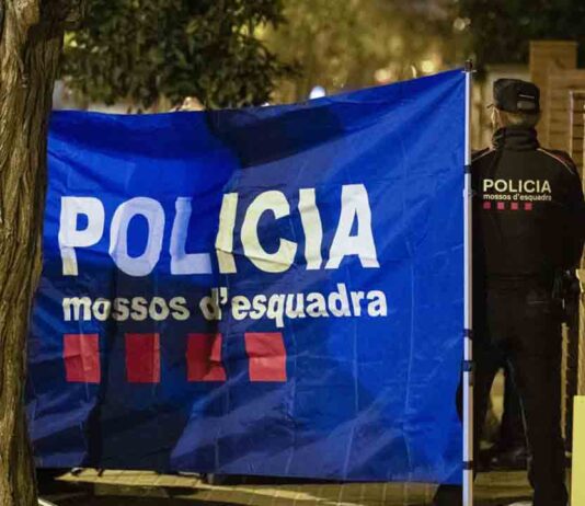 Muere un hombre degollado en la Barceloneta la noche de Sant Joan Muere un hombre degollado en la Barceloneta la noche de Sant Joan