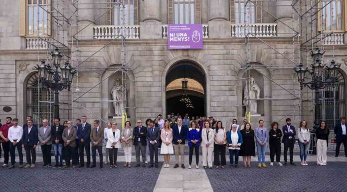 Minuto de silencio por el asesinato machista en Horta-Guinardó Minuto de silencio por el asesinato machista en Horta-Guinardó