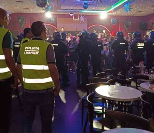 Nueve detenidos en una redada en el bar Agapito de Hospitalet Nueve detenidos en una redada en el bar Agapito de Hospitalet