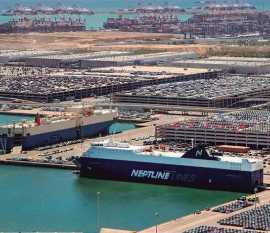 Prealerta por contaminación por un derrame de fuel en el puerto Prealerta por contaminación por un derrame de fuel en el puerto