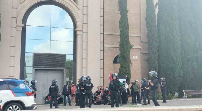 Protestas en Fira Montjuïc por la feria UNVEX: «Cómplices de genocidio» Protestas en Fira Montjuïc por la feria UNVEX