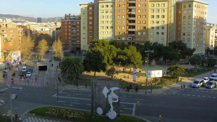 Renovación total de la plaza de Sants aprovechando las obras del Metro