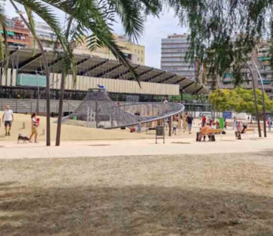 Se estrena la nueva plaza del Canòdrom con más espacios de juego y estancia Se estrena la nueva plaza del Canòdrom con más espacios de juego y estancia