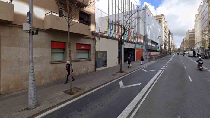 Un autobús atropella a un peatón en Travessera de Gràcia