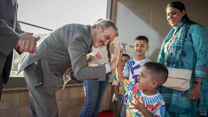 Barcelona entrega las llaves de 54 viviendas de alquiler social en Sant Andreu