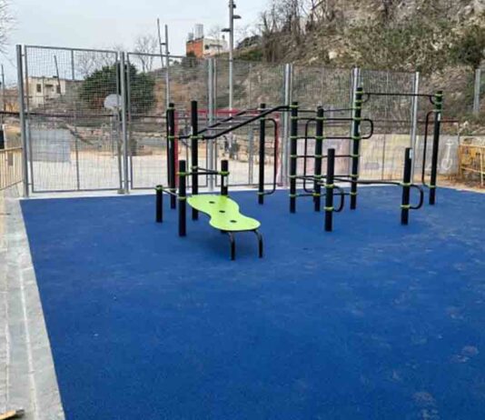 Can Baró estrena pistas deportivas en la calle Tenerife Can Baró estrena pistas deportivas en la calle Tenerife