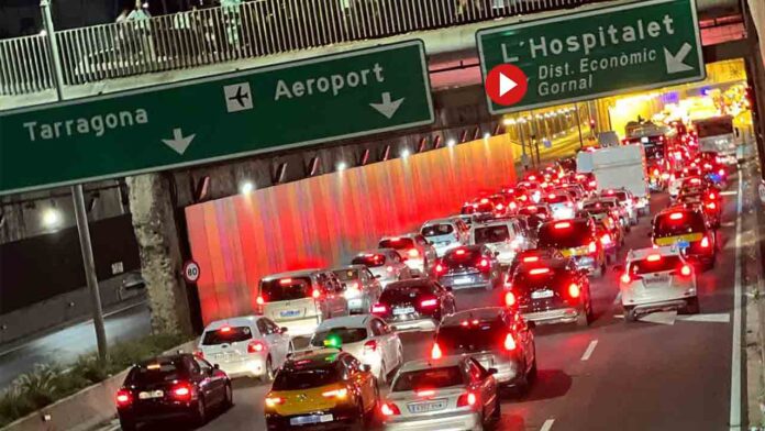 Caos en la Gran Vía de Barcelona, cierran todo los carriles de circulación