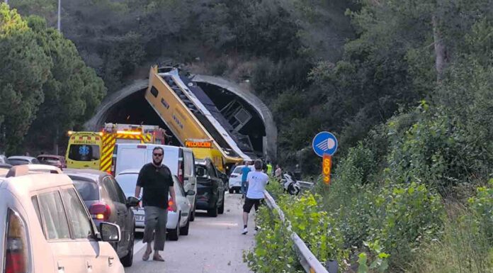 Dos heridos críticos en un accidente de autobús en la C-32 Dos heridos críticos en un accidente de autobús en la C-32