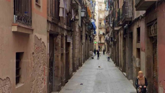 El Ayuntamiento aprueba la compra por tanteo y retracto de un edificio en el Raval