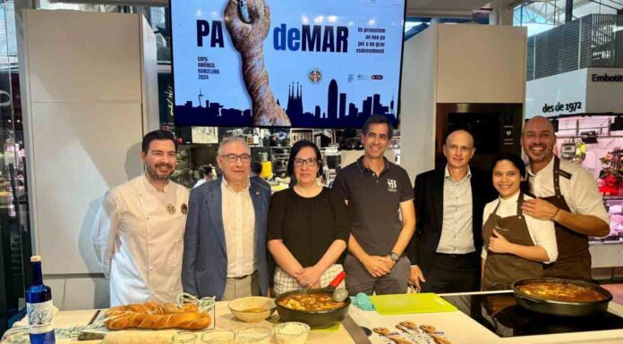 El Gremio de Panaderos se suma a la Regata Cultural con el Pan de Mar El Gremio de Panaderos se suma a la Regata Cultural con el Pan de Mar