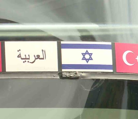 La CGT pide retirar la bandera de Israel de los Bus Turístic La CGT pide retirar la bandera de Israel de los Bus Turístic