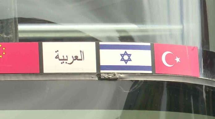 La CGT pide retirar la bandera de Israel de los Bus Turístic La CGT pide retirar la bandera de Israel de los Bus Turístic